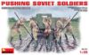 Picture of 1/35 Pushing Soviet Soldiers - MiniArt 35137