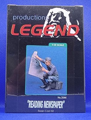 Picture of 1/35 "READING NEWSPAPER" (3544) - Legend Productions LF0091
