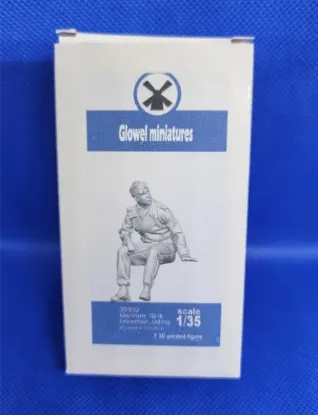 Picture of 1/35 German Tank crewman sitting - Glowel Miniatures 35932