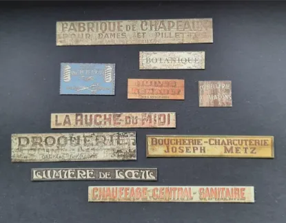 Picture of 1/35 Shop & Business Signs on Real Wood – France Set 4 – Sheet 9.5×10cm - Reality in Scale 35277