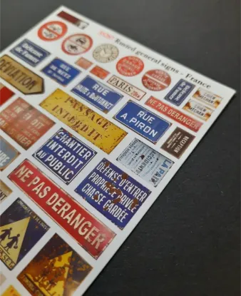 Picture of 1/35 Rusted General Signs – France – Sheet 10×14cm - Reality in Scale 35287